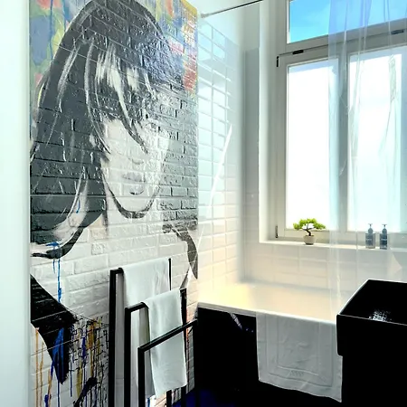 Dein - 2 Zi -schick - Private Parking Apartment