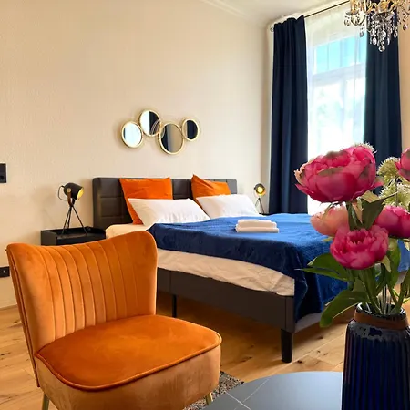 Dein - 2 Zi -schick - Private Parking Apartment *